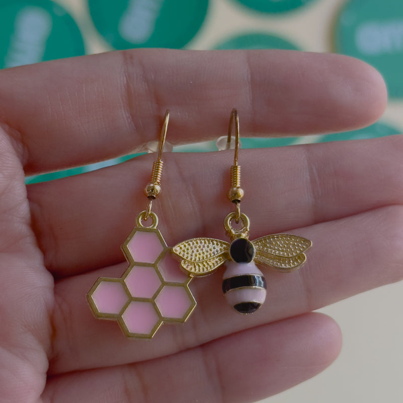 Beezy Earrings / Studs